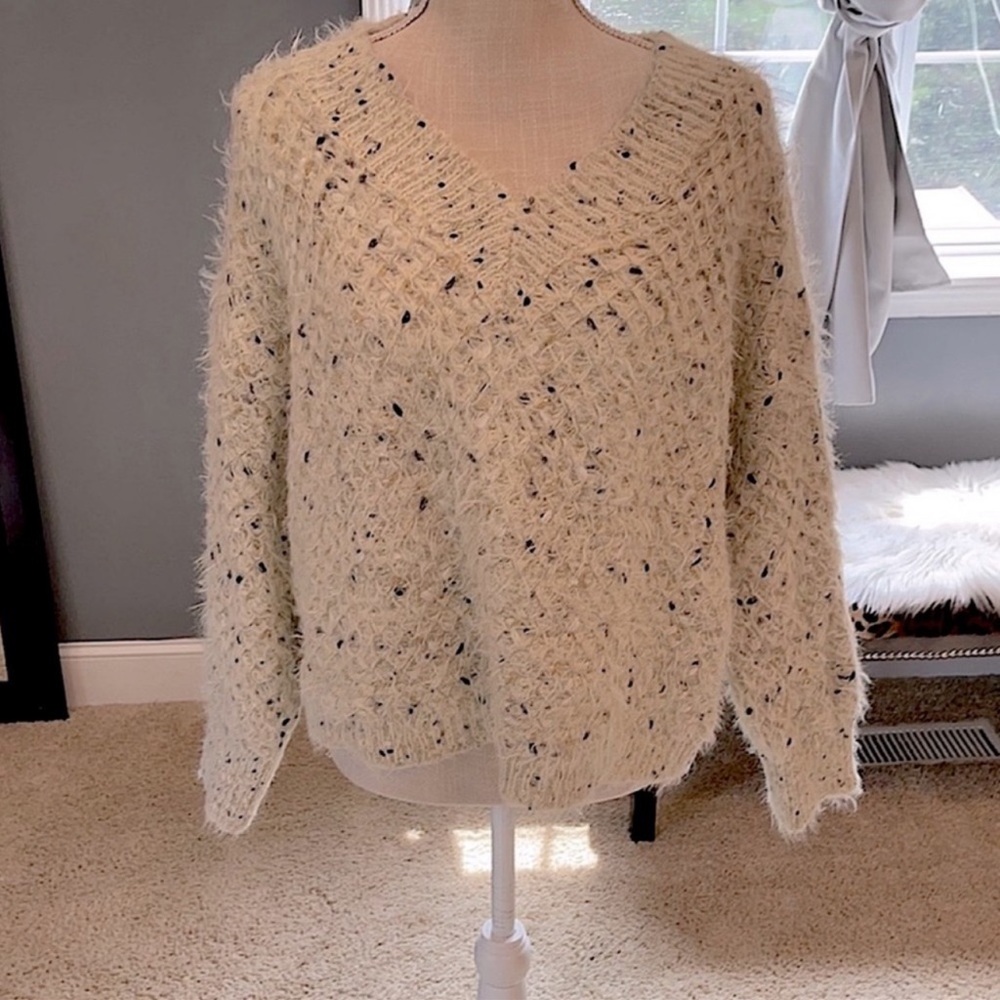 [Chelsea & Violet] cream speckled fuzzy V-neck sweater